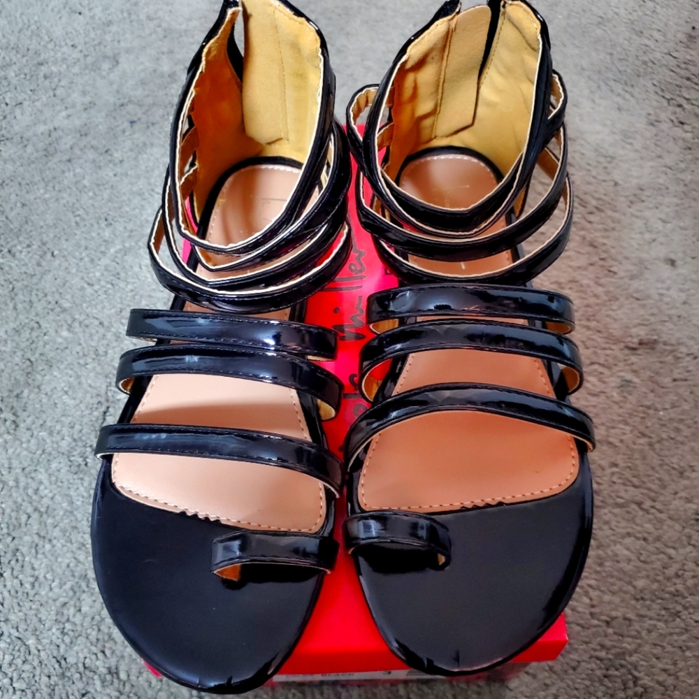 Girls size 3 black patent leather sandals. Brand new never worn.